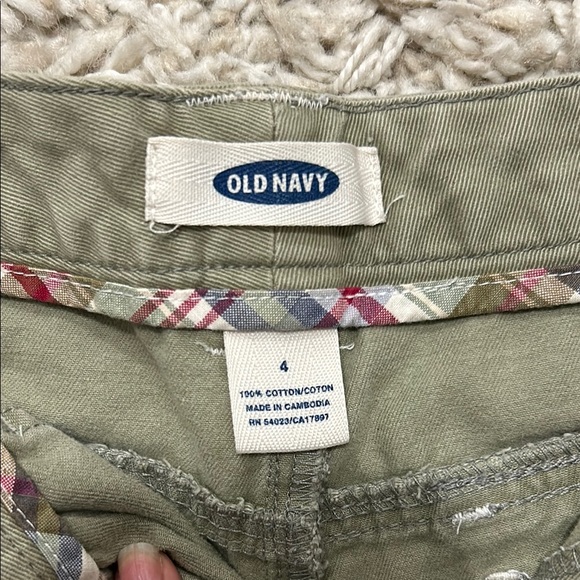 Old Navy Olive Green Women's Shorts - Picture 2 of 3